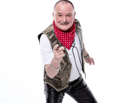 Nagy Feró pózol