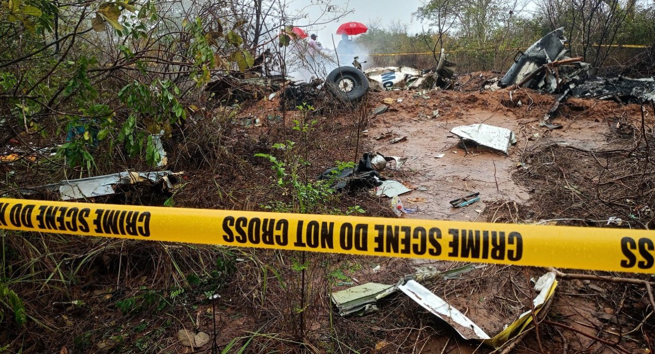 A lezuhant repülőgép köré kordont húztak