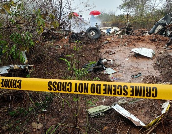 A lezuhant repülőgép köré kordont húztak