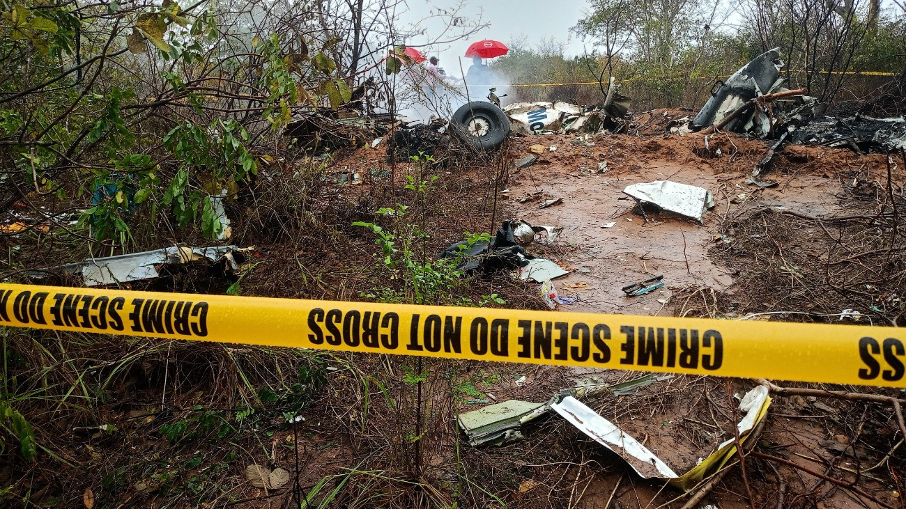 A lezuhant repülőgép köré kordont húztak