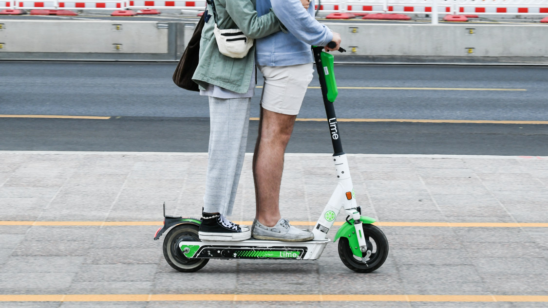 rolleren ketten száguldanak