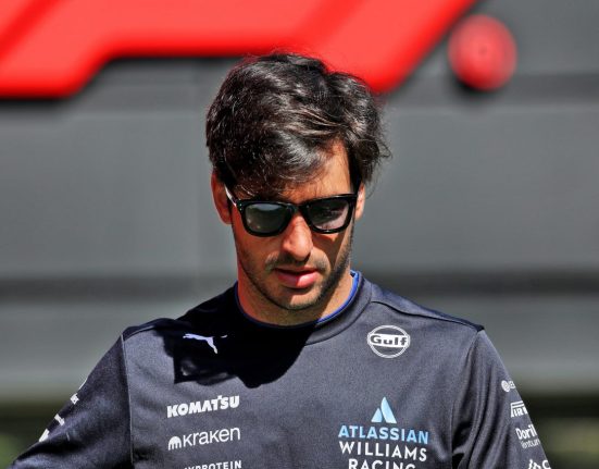 Carlos Sainz a Williams kizárt pilótája